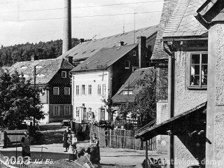 Mikulášovice č. p. 104 - Historicky pohled z jihu (Zdroj: TUR Šluknovsko, 2003)