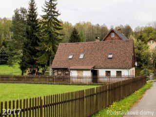 Mikulášovice č. ev. 5 - Pohled na objekt z jihozápadu (Zdroj: S. Šulcová, 2017)