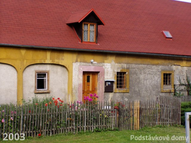 Srbská Kamenice č. p. 176 - Detail vstupního portálu (Zdroj: TUR Šluknovsko, 2003)