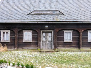 Brtníky č. p. 136 - Detail vstupního portálu (Zdroj: S. Šulcová, 2018)