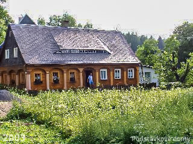 Brtníky č. p. 147 - Pohled na objekt ze severovýchodu (Zdroj: TUR Šluknovsko, 2003)