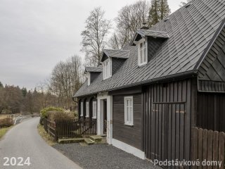 Brtníky č. p. 151 - Pohled na objekt z východu (Zdroj: S. Šulcová, 2024)