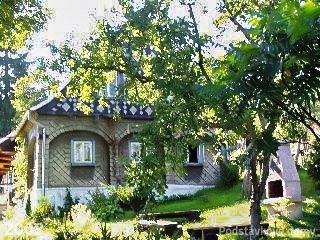 Brtníky č. p. 154 - Pohled na objekt z východu (Zdroj: TUR Šluknovsko, 2003)