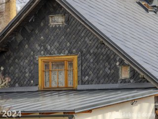 Brtníky č. p. 19 - Detail průčelí (Zdroj: S. Šulcová, 2024)