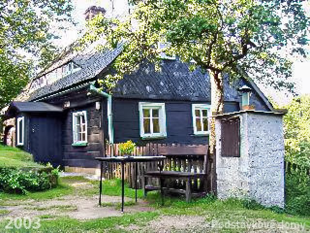 Brtníky č. p. 208 - Pohled na objekt ze severovýchodu (Zdroj: TUR Šluknovsko, 2003)