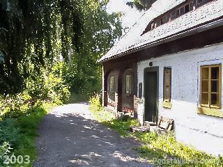 Brtníky č. p. 30 - Pohled na objekt ze severovýchodu (Zdroj: TUR Šluknovsko, 2003)
