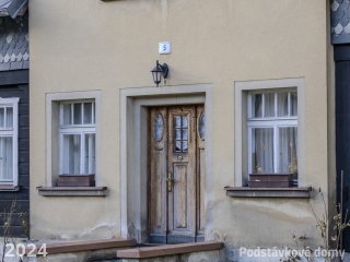 Brtníky č. p. 5 - Pohled na vstupní část (Zdroj: S. Šulcová, 2024)