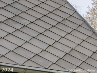 Brtníky č. p. 5 - Detail střešní krytiny (Zdroj: S. Šulcová, 2024)