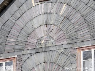 Brtníky č. p. 54 - Detail štítu (Zdroj: S. Šulcová, 2024)