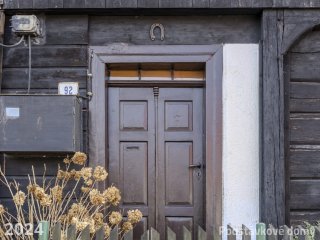 Brtníky č. p. 92 - Pohled na vstupní část (Zdroj: S. Šulcová, 2024)