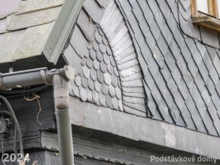 Brtníky č. ev. 39 - Detail břidlicového obložení (Zdroj: S. Šulcová, 2024)