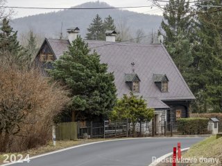 Brtníky č. ev. 39 - Pohled na objekt ze severozápadu (Zdroj: S. Šulcová, 2024)