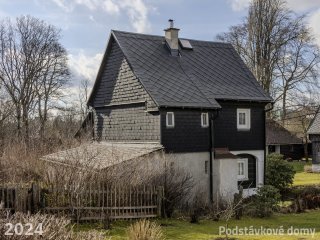 Brtníky č. ev. 45 - Pohled na objekt z východu (Zdroj: S. Šulcová, 2024)