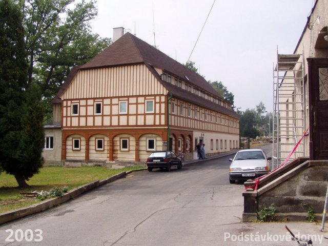 Vilémov č. p. 4 - Pohled na objekt z východu (Zdroj: TUR Šluknovsko, 2003)